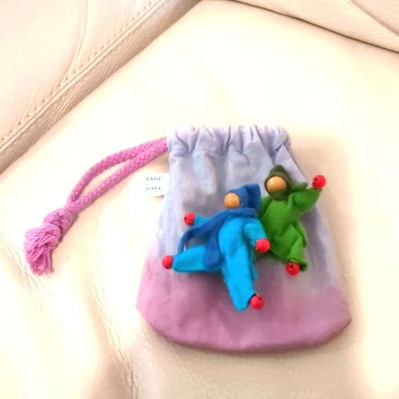 Vintage Handcrafted poseable Amish Dolls in handcrafted bag drawstring Pouch - Picture 7 of 16